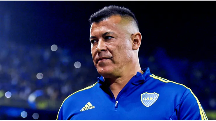 Almirón corre con ventaja para asumir en Colo Colo.