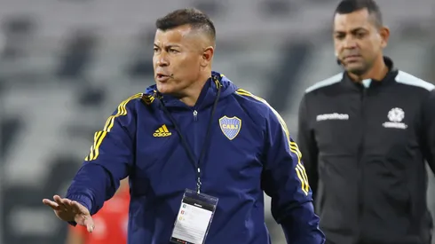 Jorge Almirón dirigiendo a Boca en el Monumental