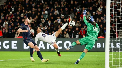 Gabriel Suazo tuvo una opción inmejorable, pero el balón dio en el palo.