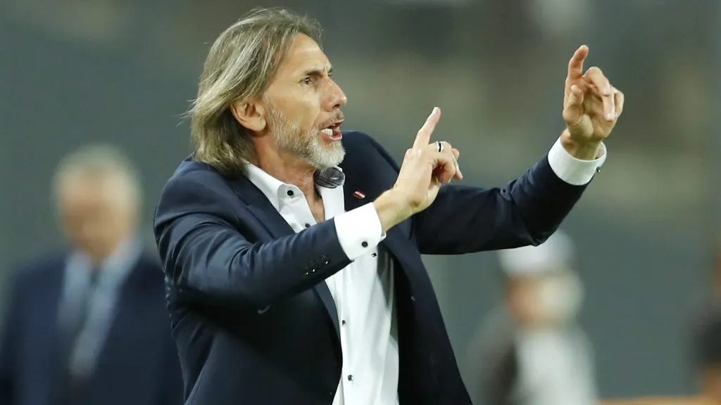 El argentino se estrena en marzo con la Roja.