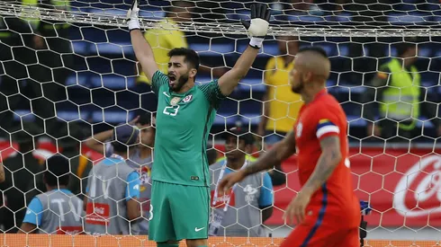 Johnny Herrera no fue muy halagüeño con el futuro inmediato de Arturo Vidal.