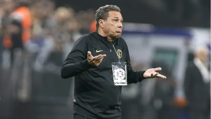 Colo Colo conversa con Luxemburgo