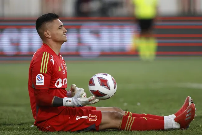 Cristóbal Campos pasó de titular a ser despedido por Universidad de Chile en cosa de meses. | Foto: Photosport.