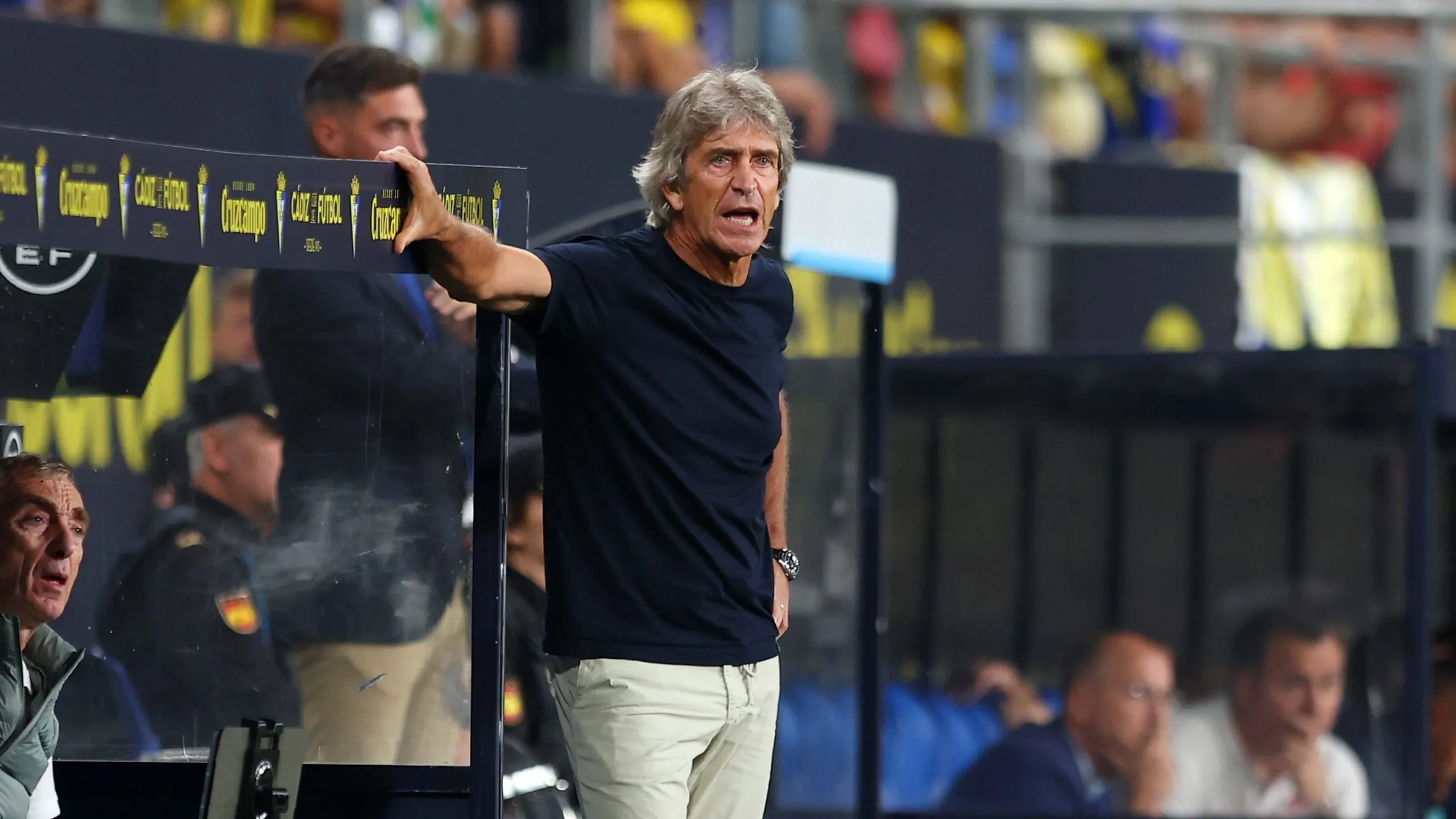 Manuel Pellegrini vive su peor momento desde que llegó al Betis. Foto: Getty Images.