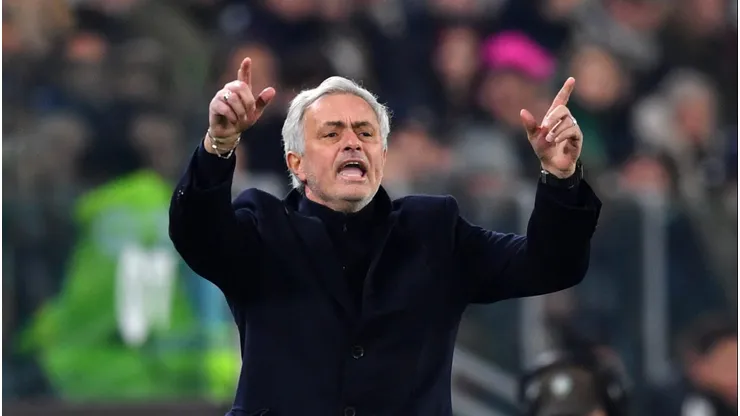 ¿Tírate un qué? José Mourinho festejó a su manera el Año Nuevo.
