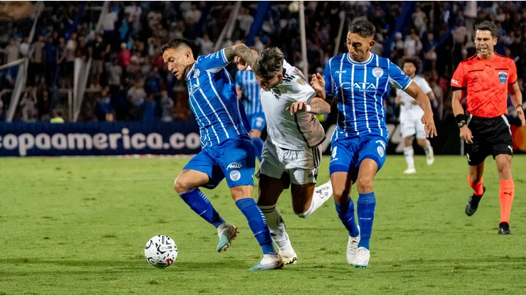 Godoy Cruz buscará revertir su suerte ante Colo Colo por Copa Libertadores.