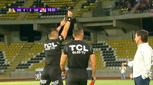 Víctor Abarzúa le mostró tarjeta roja directa al preparador de arqueros de Coquimbo.