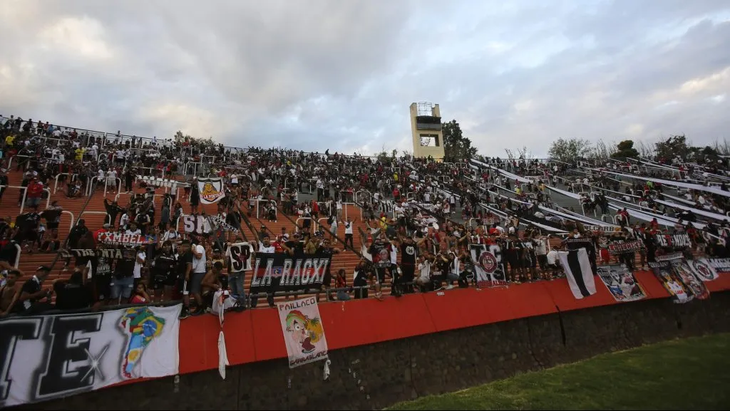 Hinchas de Colo Colo en Mendoza