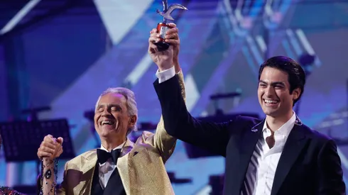 El artista sorprendió al invitar a su hijo Matteo al escenario.