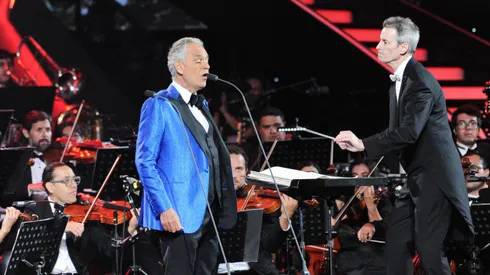 Andrea Bocelli viste de azul en el Festival de Viña del Mar.