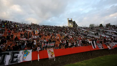 Hasta 20 años de cárcel recibiría hincha de Colo Colo acusado de abuso sexual en Mendoza.