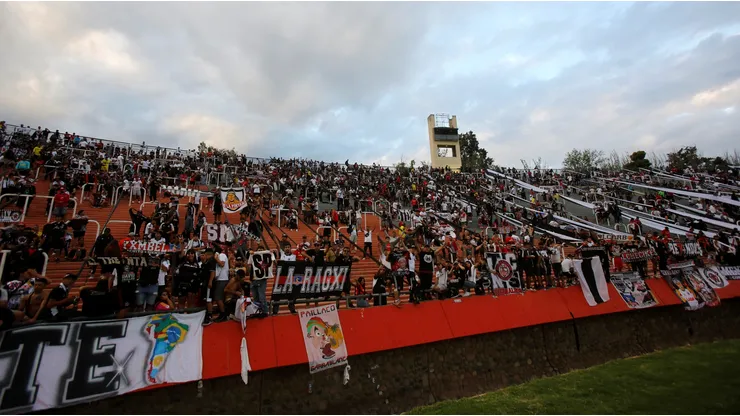 Hasta 20 años de cárcel recibiría hincha de Colo Colo acusado de abuso sexual en Mendoza.