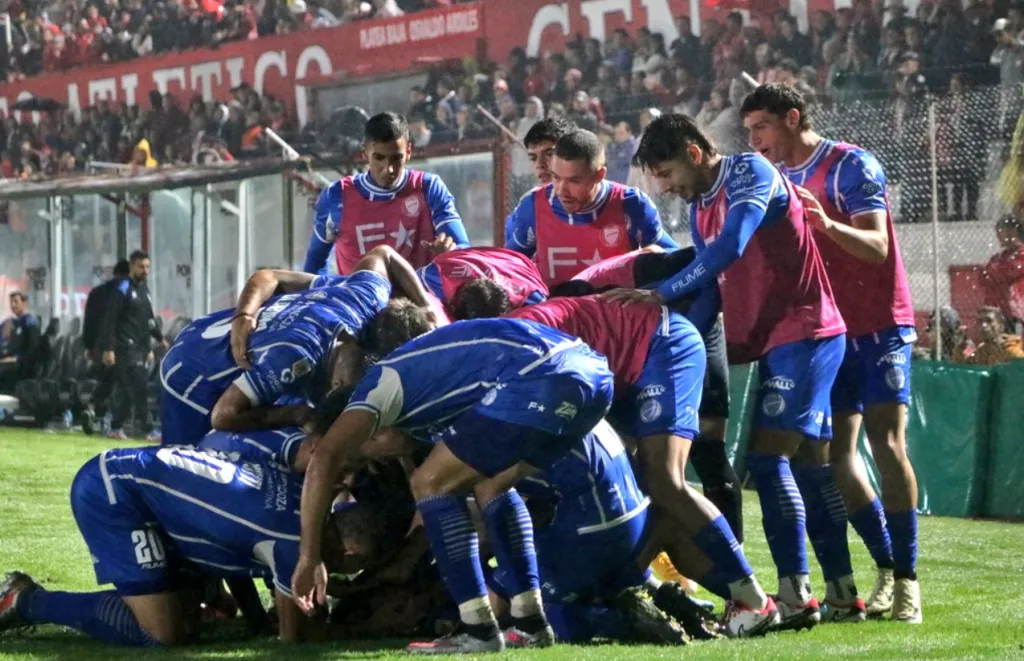 Así festejó Godoy Cruz la gran victoria ante Instituto de Córdoba. (Foto: Godoy Cruz).
