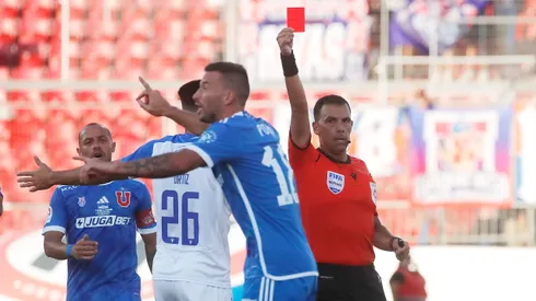 Luciano Pons vio la tarjeta roja en el Estadio Nacional.