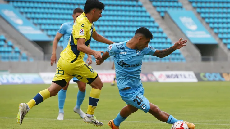 Iquique y Everton se ven las caras en el Tierra de Campeones.