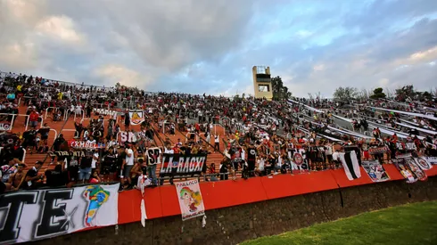 El mal comportamiento de los hinchas albos fue notorio en Mendoza.