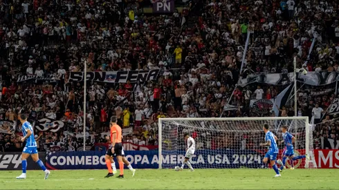Morón le llamó la atención a la hinchada