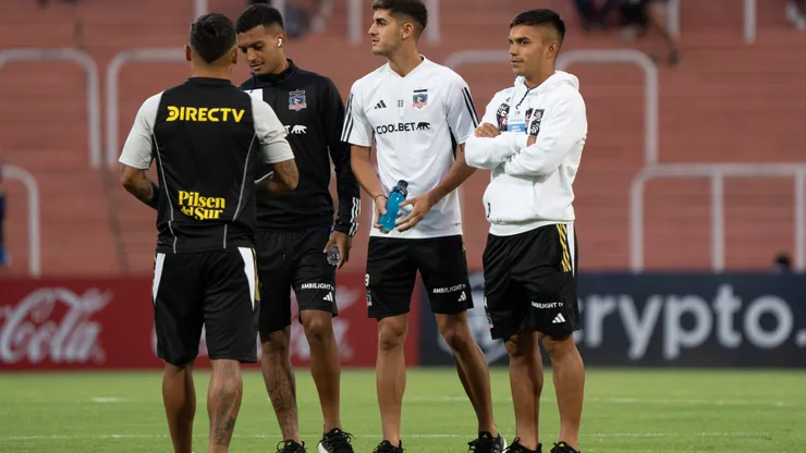 Los futbolistas de Colo Colo dieron un veredicto muy positivo en torno al césped del Malvinas Argentinas. Foto: Guille Salazar | RedGol.