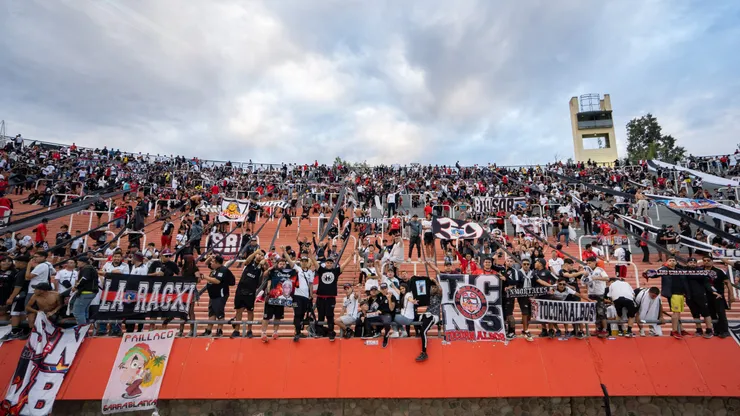 Una de las tribunas del estadio Malvinas Argentinas.