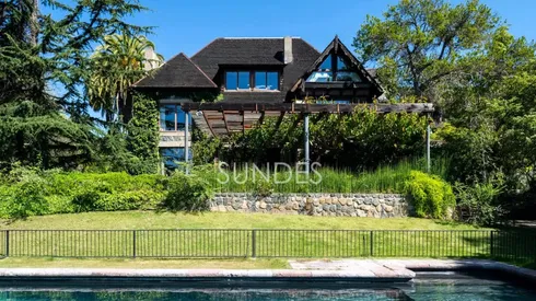 Las viviendas tienen en muchos casos piscinas, canchas de tenis y más.