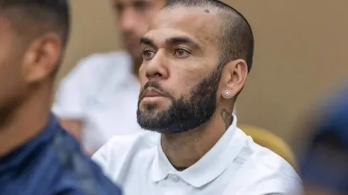 Dani Alves fue condenado a cuatro años y seis meses de cárcel en España, pero pagó su fianza y salió en libertad.