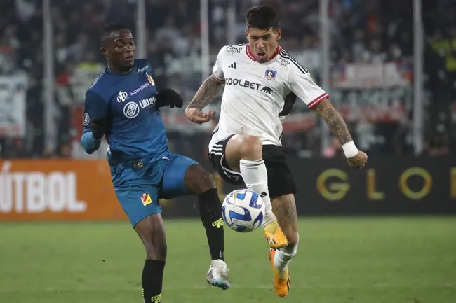 Alan Saldivia en acción ante Deportivo Pereira. (Jonnathan Oyarzun/Photosport).