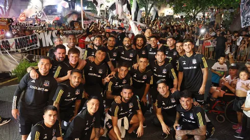 Una gran cantidad de hinchas llegó a alentar a Colo Colo antes del duelo con Godoy Cruz en Argentina.