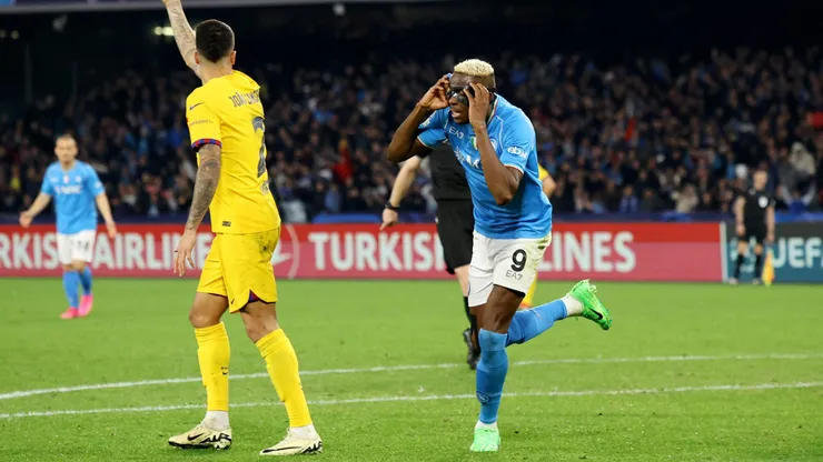 Victor Osimhen hizo un gran giro en el área culé y anotó el 1-1.
