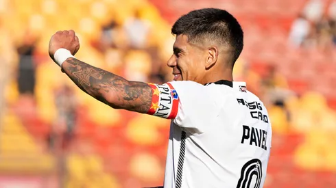 Pavez ingresó a la cancha con una camiseta especial.