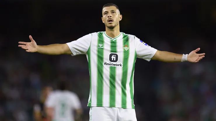 Guido Rodríguez defendiendo los colores de Real Betis