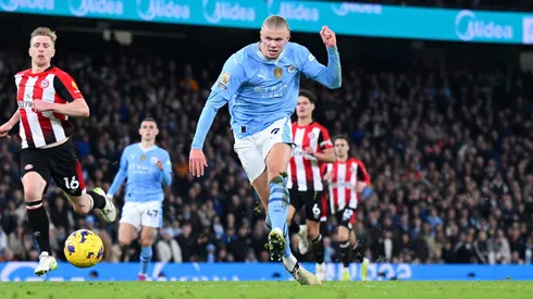 Erling Haaland marcó otra vez y Manchester City le mete presión al Liverpool.