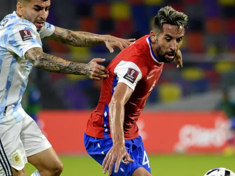 Isla brilla entre los laterales en Argentina: Gareca piensa en él