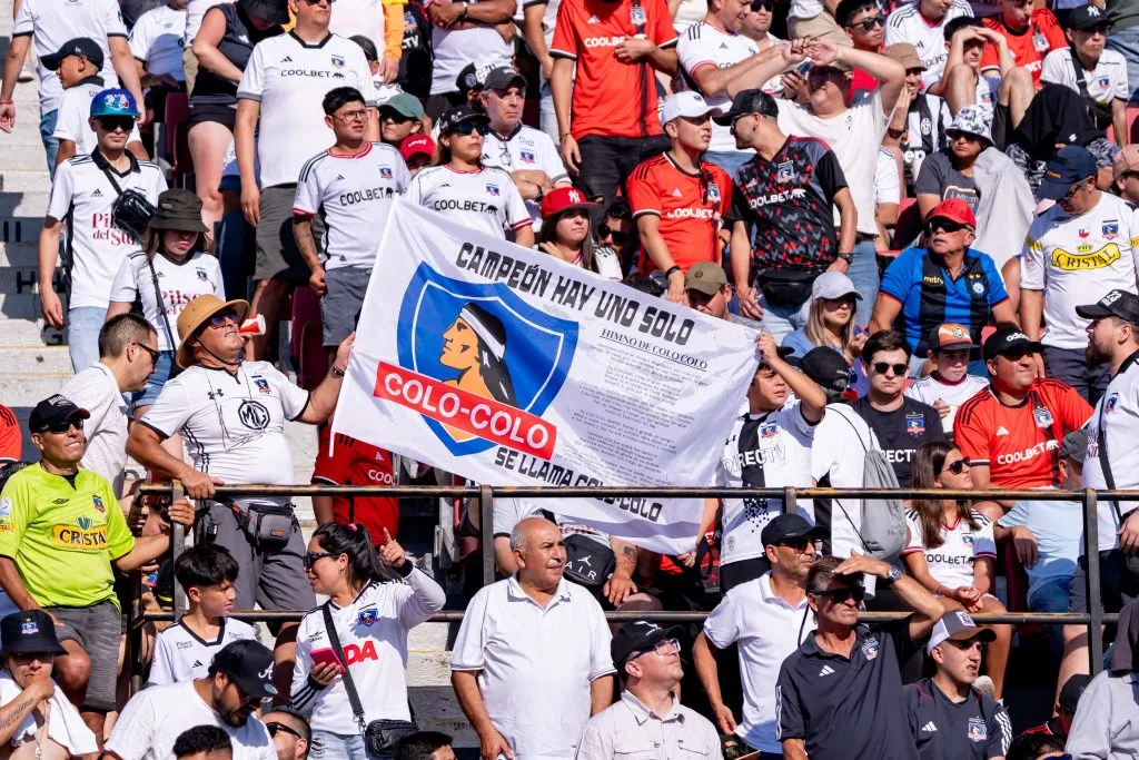 El comportamiento de los hinchas de Colo Colo en Argentina será clave para la vuelta en el Estadio Monumental. | Foto: Guillermo Salazar.