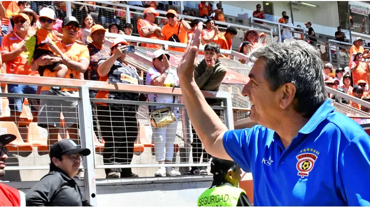 Astorga quiere que los verdaderos hinchas ingresen a los estadios chilenos.