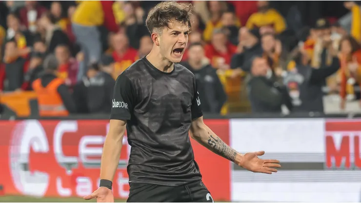 El volante Emirhan Delibas fue despedido del Besiktas.