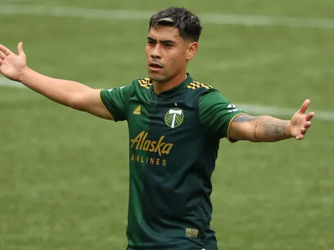 Felipe Mora dona cuatro casas para afectados en Quilpué