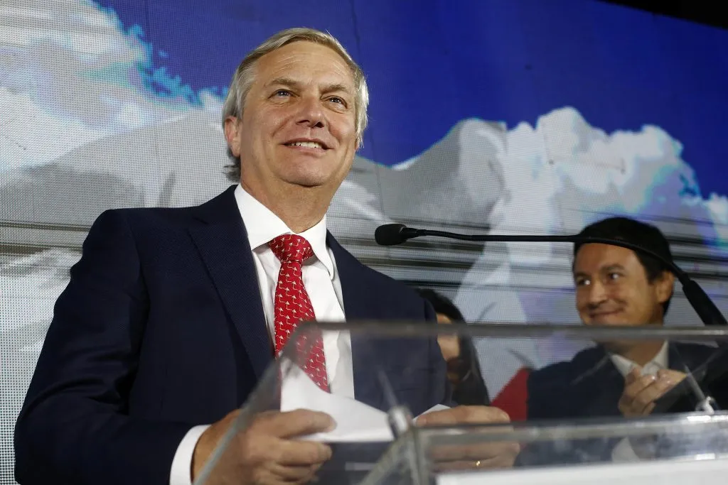 José Antonio Kast se mantiene en segundo lugar en las preferencias después de Matthei (Aton Chile)