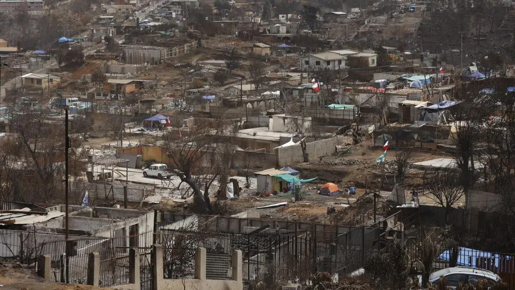 Trabajos de reconstrucción en Villa Independencia en Viña del Mar, V Región, tras los incendios forestales (13 de febrero de 2024).