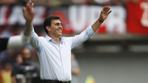 Gustavo Quinteros celebró una agónica victoria en Vélez Sarsfield.