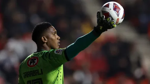 Carabalí queda firme en Colo Colo tras lesión de un juvenil