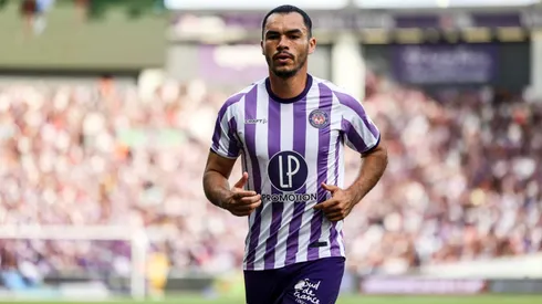 Gabriel Suazo podría avanzar en Europa League sin jugar.