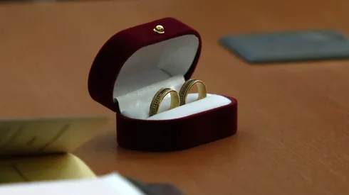 Revisa cómo recibir el bono Bodas de Plata en Chile.