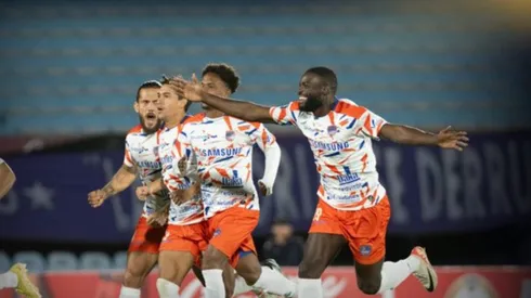 Puerto Cabello eliminó a Defensor en Uruguay