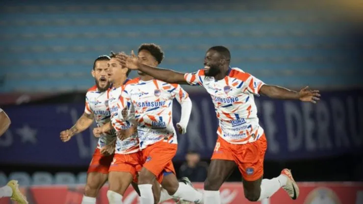 Puerto Cabello eliminó a Defensor en Uruguay