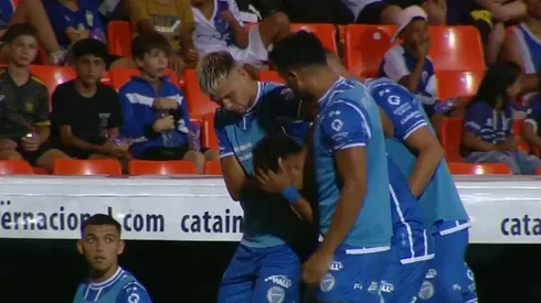 Tomás Pozzo abandon desconsolado el terreno de juego en Mendoza