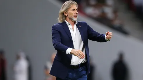 Ricardo Gareca recibe odio de la prensa peruana y los hinchas por venir a dirigir en Chile.