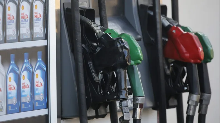 Revisa qué pasa con el precio de la bencina desde este jueves 15 de febrero.