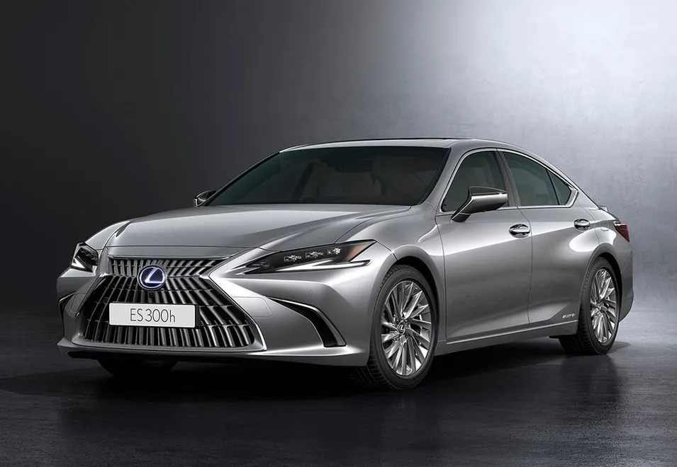 Lexus.cl informa en su sitio web que el modelo ES 300H tiene un valor desde los $56.990.000.