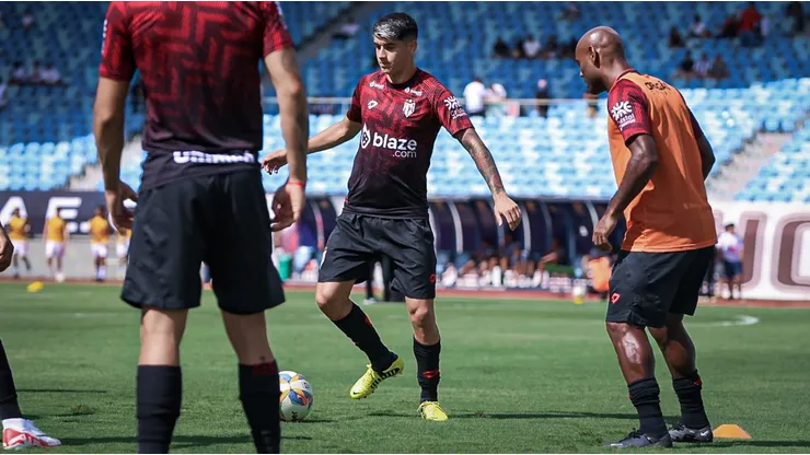 Tras casi un año, Ángelo Araos volvió a las canchas.