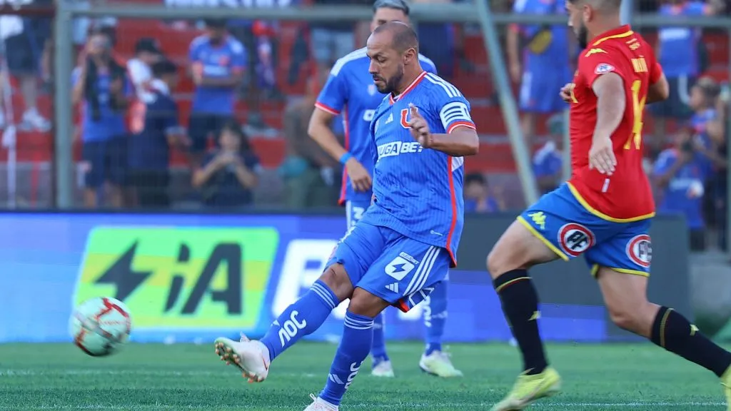 Marcelo Díaz solidarizó con sus compañeros extranjeros por los seis extranjeros en el fútbol chileno. | Foto: Universidad de Chile.